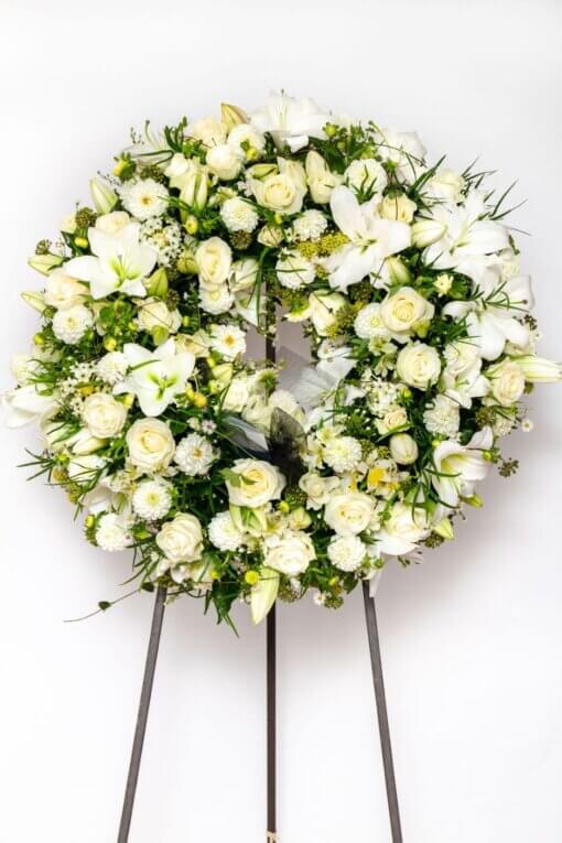 Corona funebre fiori freschi misti bianchi